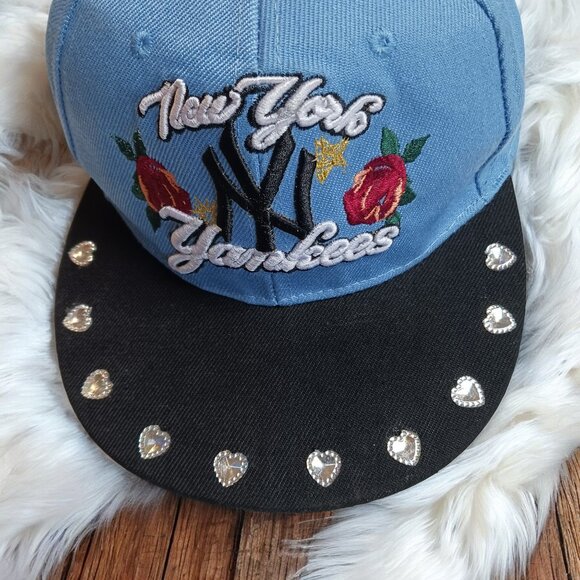 New York Yankees One Size Embroidered Roses Embellished  Snapback Baseball Cap - Picture 2 of 15